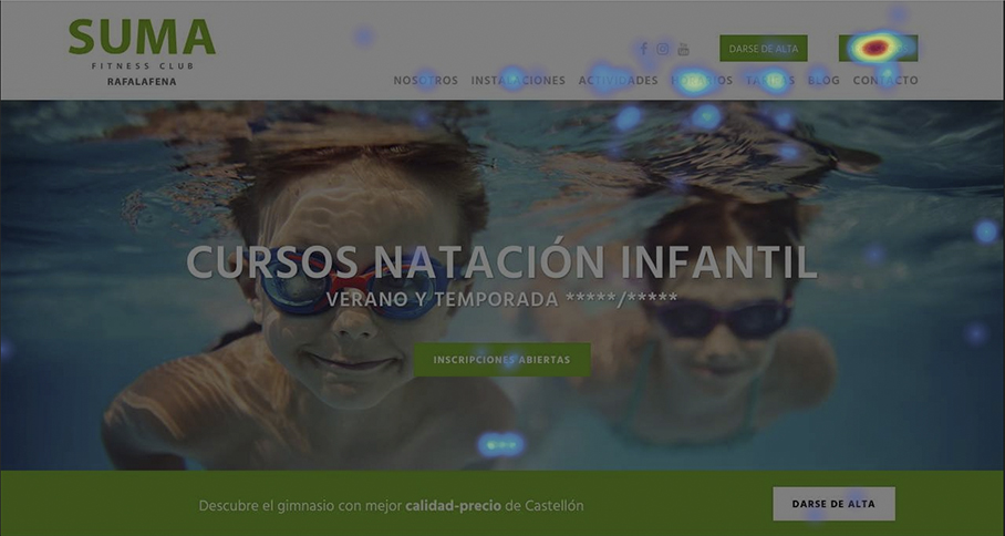 Mapa de calor superpuesto a una página de cursos de natación: las zonas de color muestran dónde se concentra la interacción.